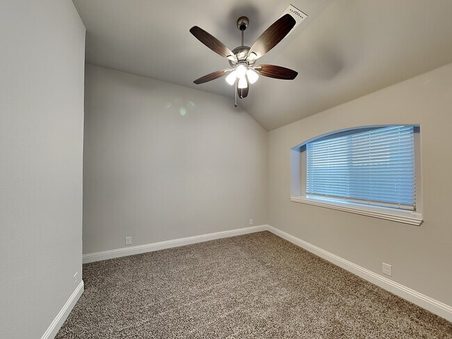 Building Photo - 1204 Sagewood Dr