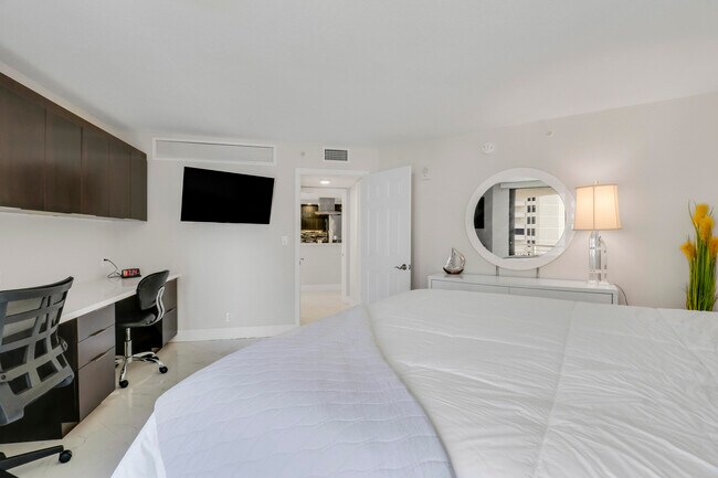 Building Photo - 3000 N Ocean Dr