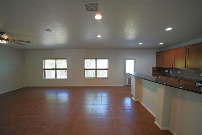Building Photo - Great 4 Bedroom Home Now Available in Cibo...