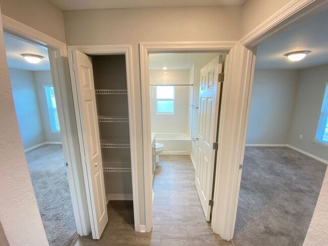 Building Photo - 188 Foxtail Loop