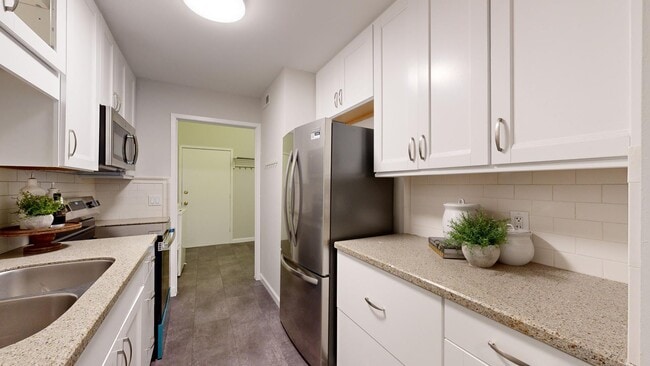 Building Photo - 773 Peninsula Ct