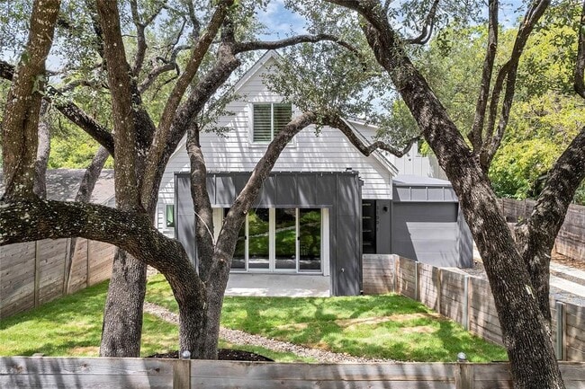 Building Photo - 3100 S 5th St