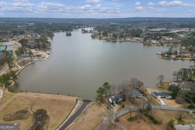 Building Photo - 713 N Lakeshore Dr