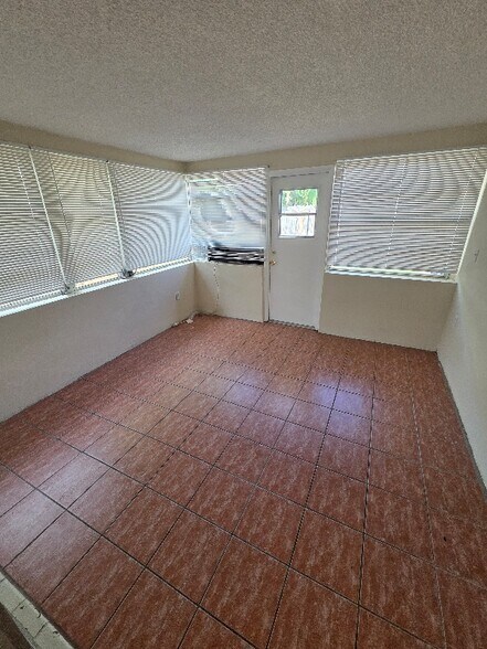 Building Photo - 7225 Rosarian Dr