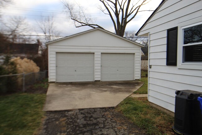 Building Photo - Upper Arlington Single Family