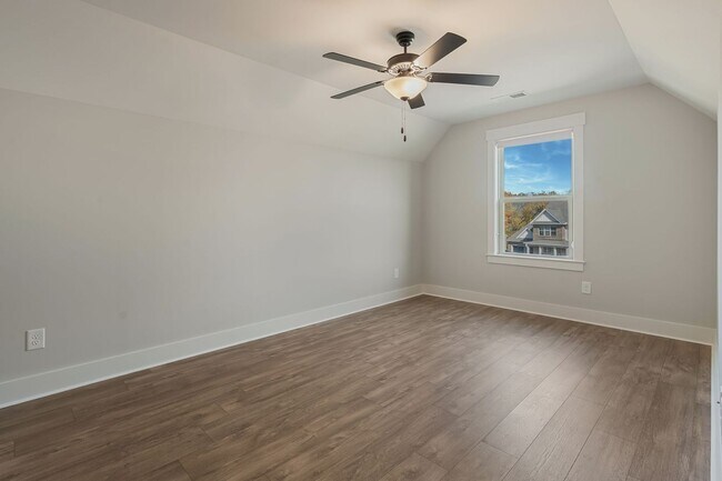 Building Photo - Gated Community - Villages of Stoneybrook