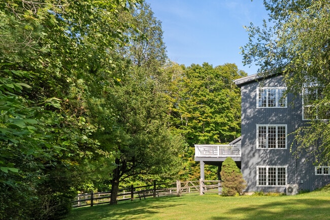 Building Photo - 84 Gunn Hill Rd