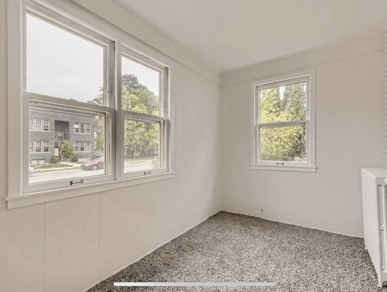 Sunroom - 3312 Hennepin Ave