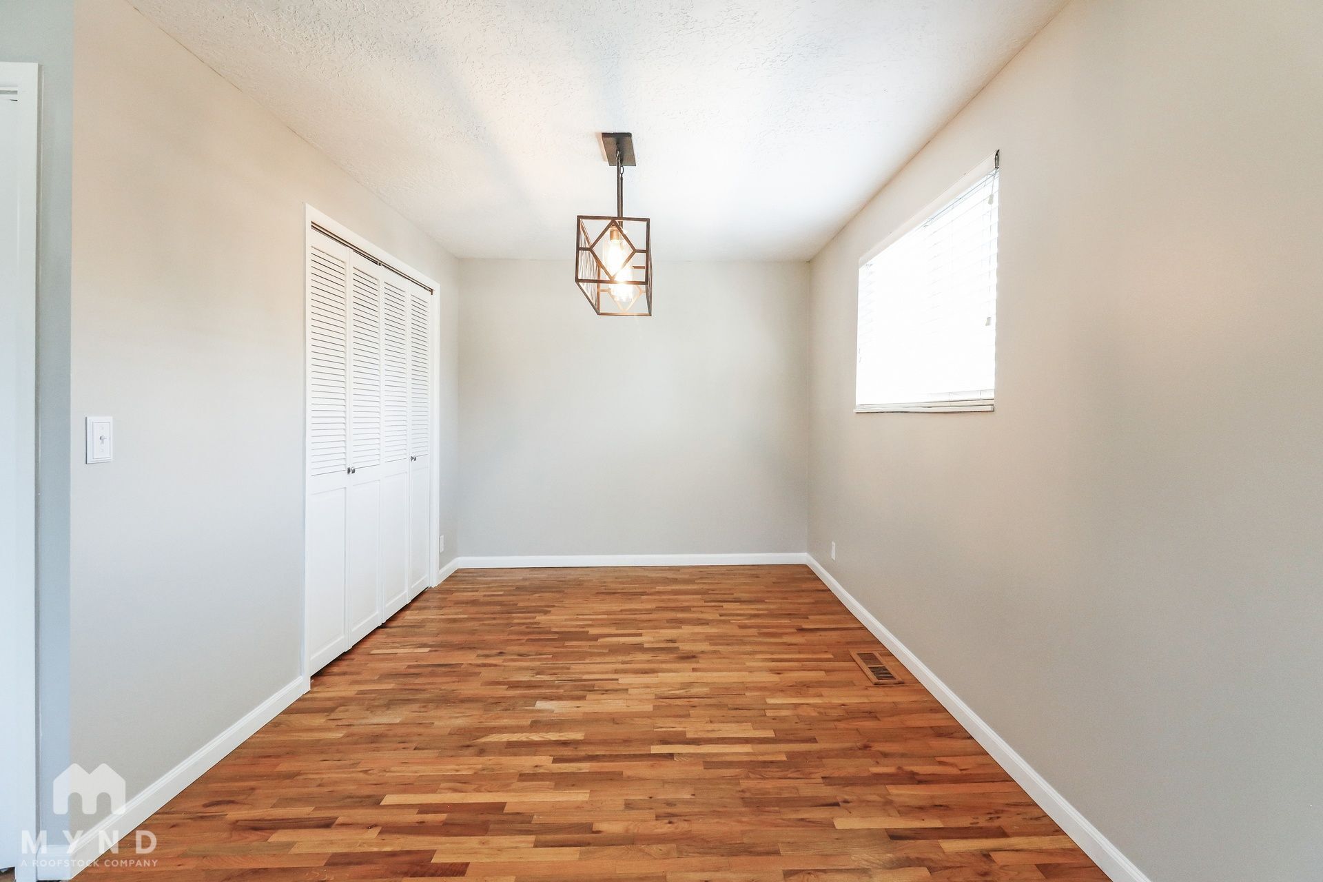 Building Photo - 381 Marquette Dr