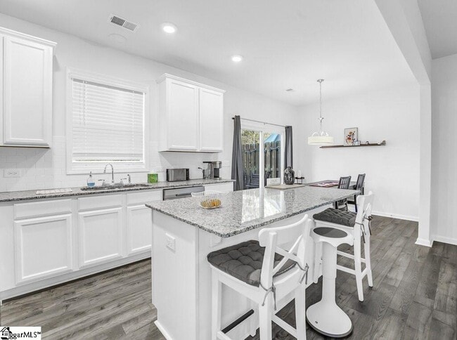 Building Photo - 329 Hartland Pl