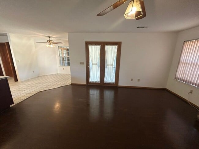 Building Photo - 3 Bedroom 2 Bathroom with a Bonus Room and Pool in the El Diamante School District!