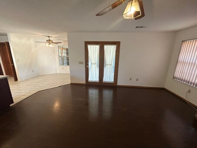 Building Photo - 5730 W Laura Ct