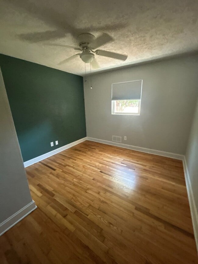 Building Photo - Classic 3BR Ranch with Garage, Carport & Screened Porch