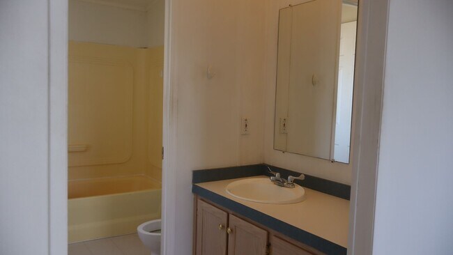 Building Photo - NICE MANUFACTURED HOME!