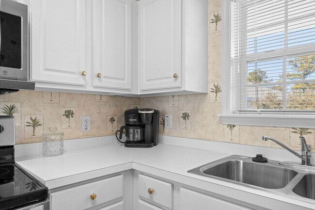 Building Photo - 6015 Catalina Dr