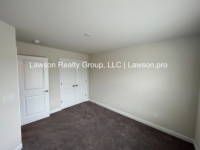 Building Photo - Upscale and Spacious Daleville Townhome