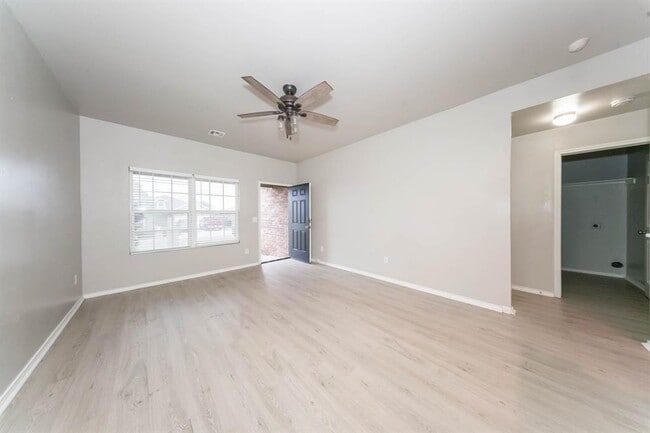 Building Photo - 9601 Evie Dr