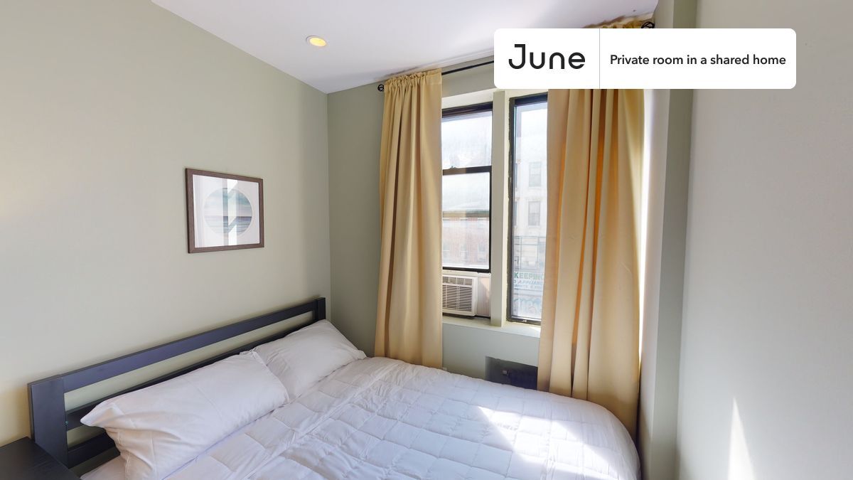 Building Photo - Private bedroom in 3 bed/2 bath Home