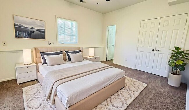 Building Photo - Creekwood Park Townhomes -SPECIAL FALL DEA...
