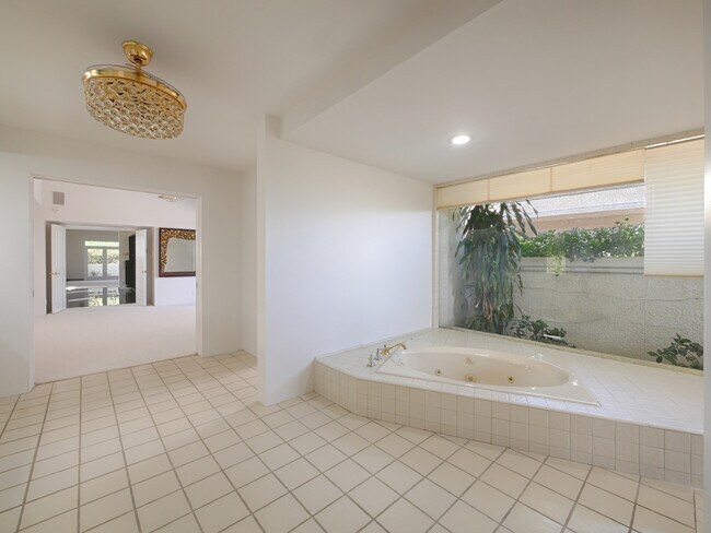 Building Photo - 48600 Shady View Dr