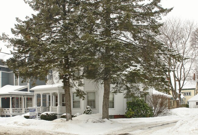 Building Photo - 28 Pleasant St