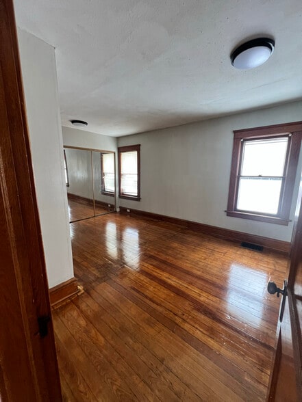 Building Photo - 101 W Palmer Ave