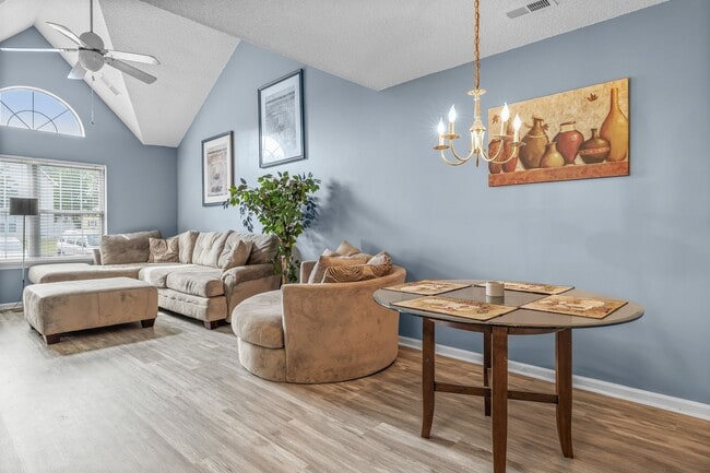 Building Photo - Modern Comfort in the Heart of Chesapeake ...