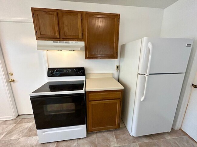 Building Photo - Charming 3-Bedroom Ranch on Quiet Cul-de-S...