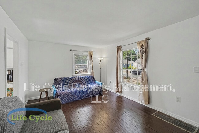 Building Photo - 2052 Collingwood Ave SW