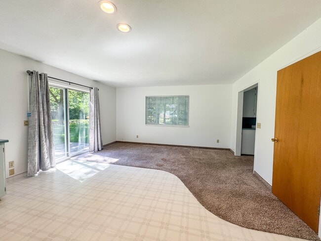 Building Photo - 206 N 200 E