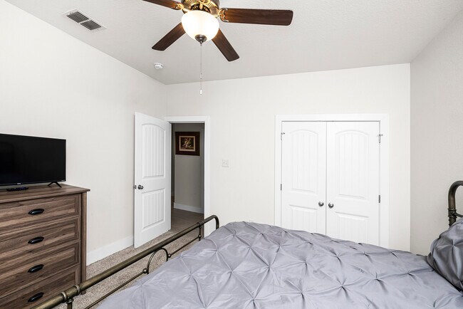 Building Photo - 618 Wagon Wheel Dr