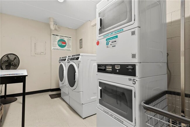 Building Photo - 470 Halstead Ave