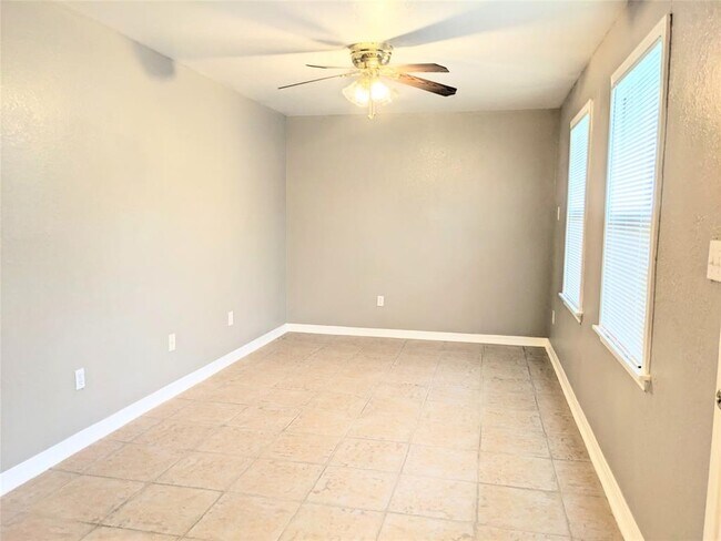 Building Photo - 1005 Rosepoint Dr