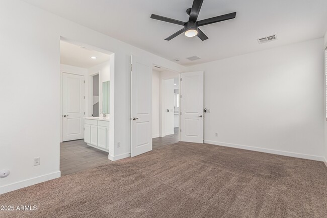 Building Photo - 305 E Leland Rd