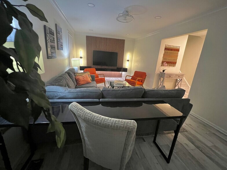 Building Photo - 321 Senate Ct