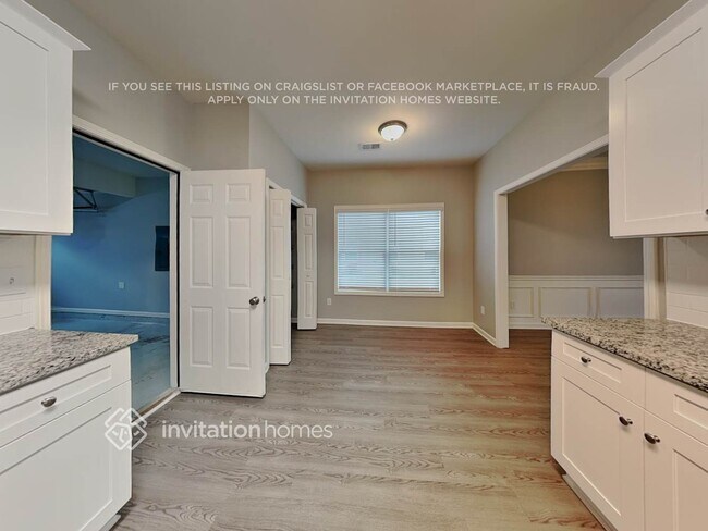 Building Photo - 70 Mercer Ln