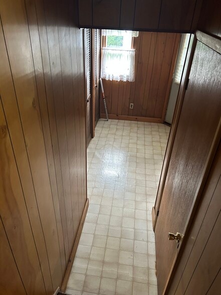 Mud Room - 1118 Kellogg Ave