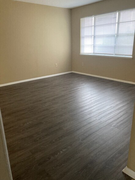 Building Photo - 2215 Kevin Ct