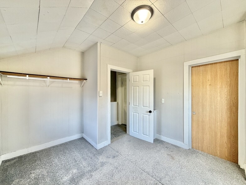 Building Photo - 757 W Grand Ave