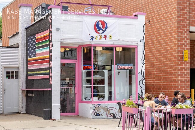 Building Photo - Newer Construction Prime Southport Corrido...