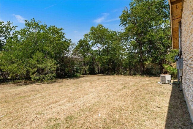 Building Photo - 5802 Gloucester Ln