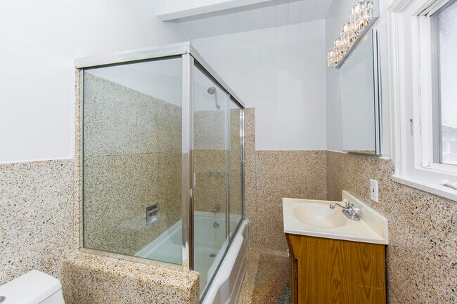 Building Photo - 1131 10th St