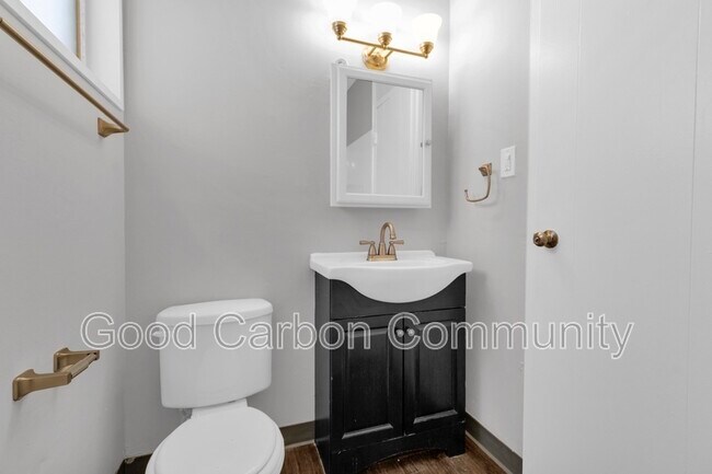 Building Photo - 15 Janice St