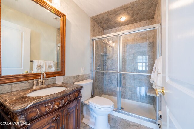 Building Photo - 409 6th Ave