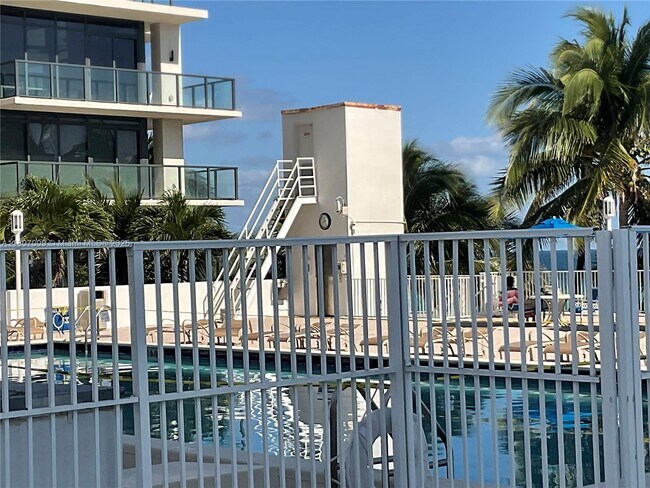 Building Photo - 2301 S Ocean Dr