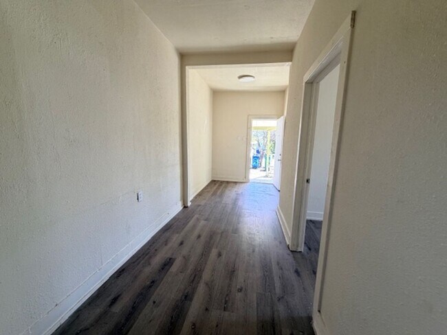 Building Photo - 2503 Arbor Pl