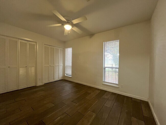 Building Photo - 2/2 WITH TWO Car Garage in GREAT Location
