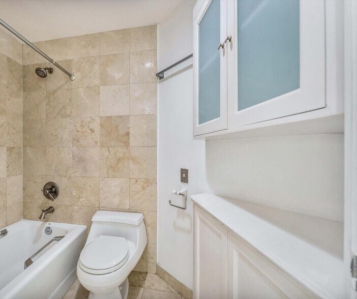 Building Photo - 888 Brickell Key Dr