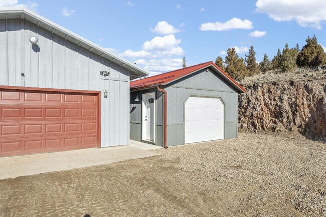 Building Photo - Hillside Hideaway in Historic Virginia Cit...