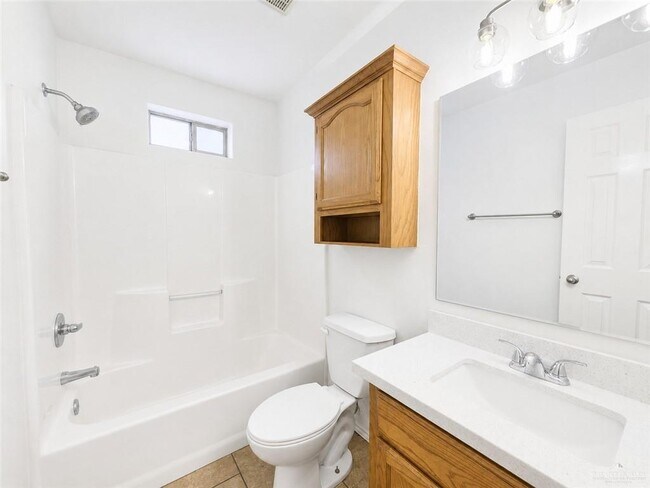 Building Photo - 1523 Oasis Dr